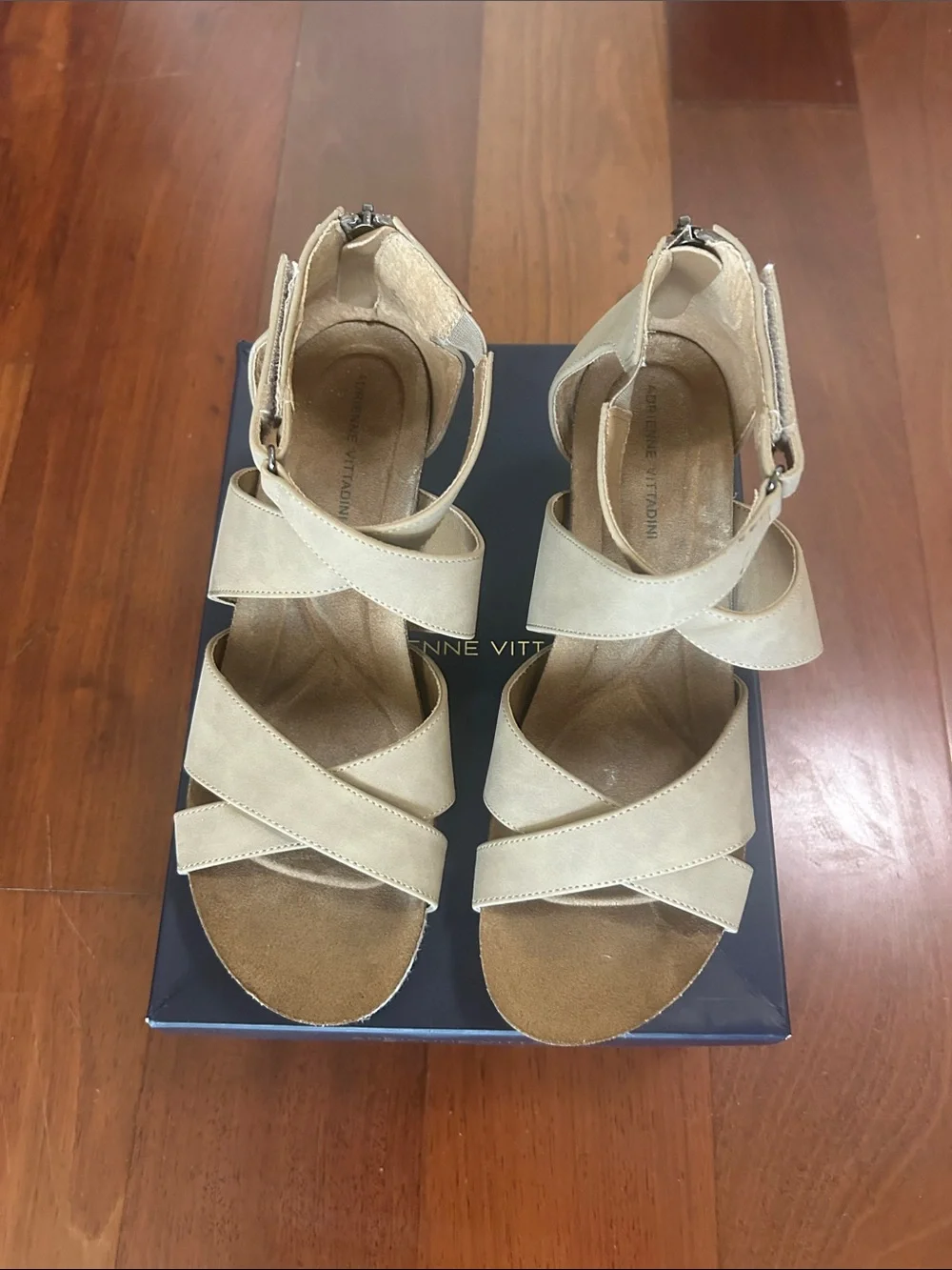 Adrienne Vittadini Taupe Suede Gladiator style wedge sandal crisscross strap 9.5